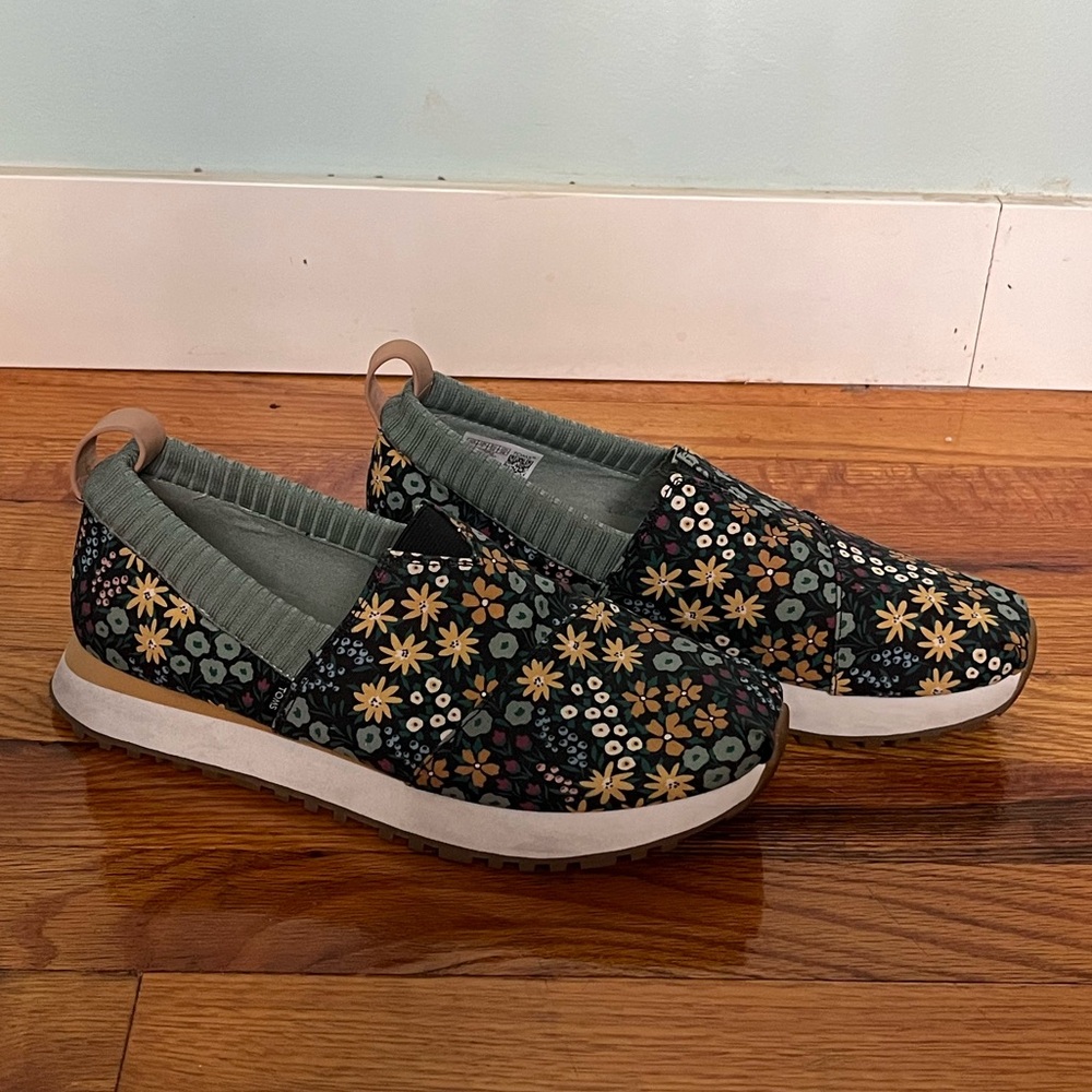 TOMS Alp Resident 2.0 slip-on sneaker size 9.0 Wm